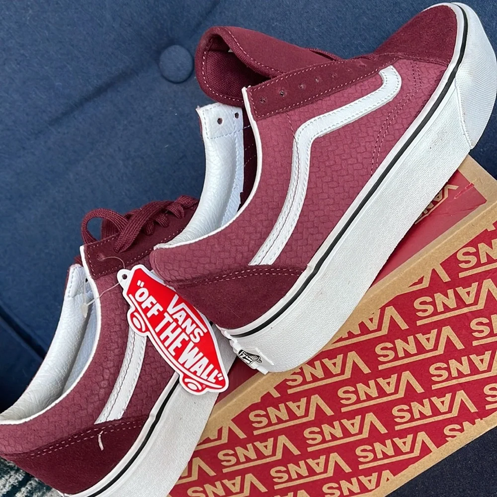 Vans Old Skool Platforms Suede Emboss WMNS